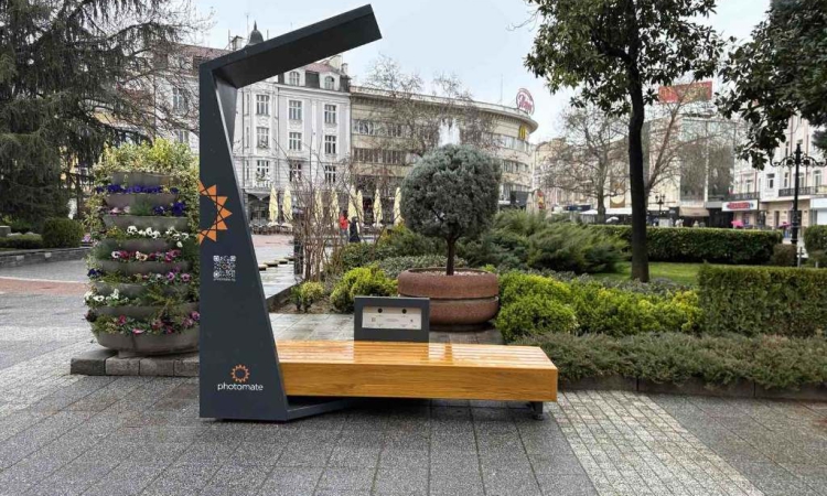 Слънчева пейка грейна в сърцето на Пловдив